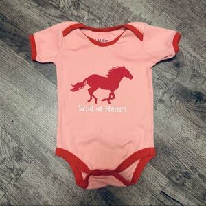 NWOT Wild & Cozy Pink Horse Sleeper Onesie Wild at Heart Size 6-12 Months